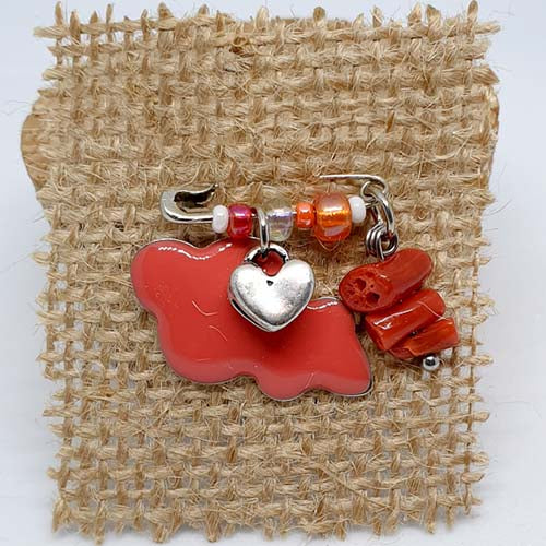 La broche porte bonheur de bébé, Latitude 42.02, artisan bijoux