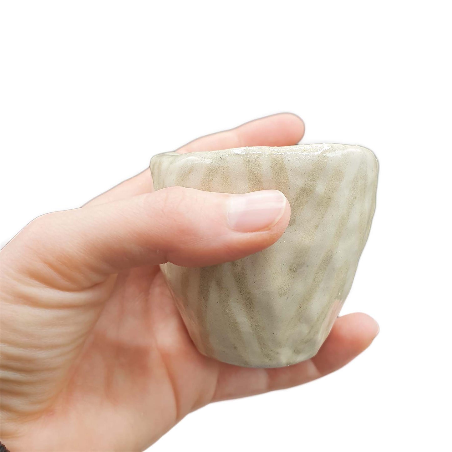 Chloé Sorro céramique - Ethicorse.fr - Tasse rayures en main