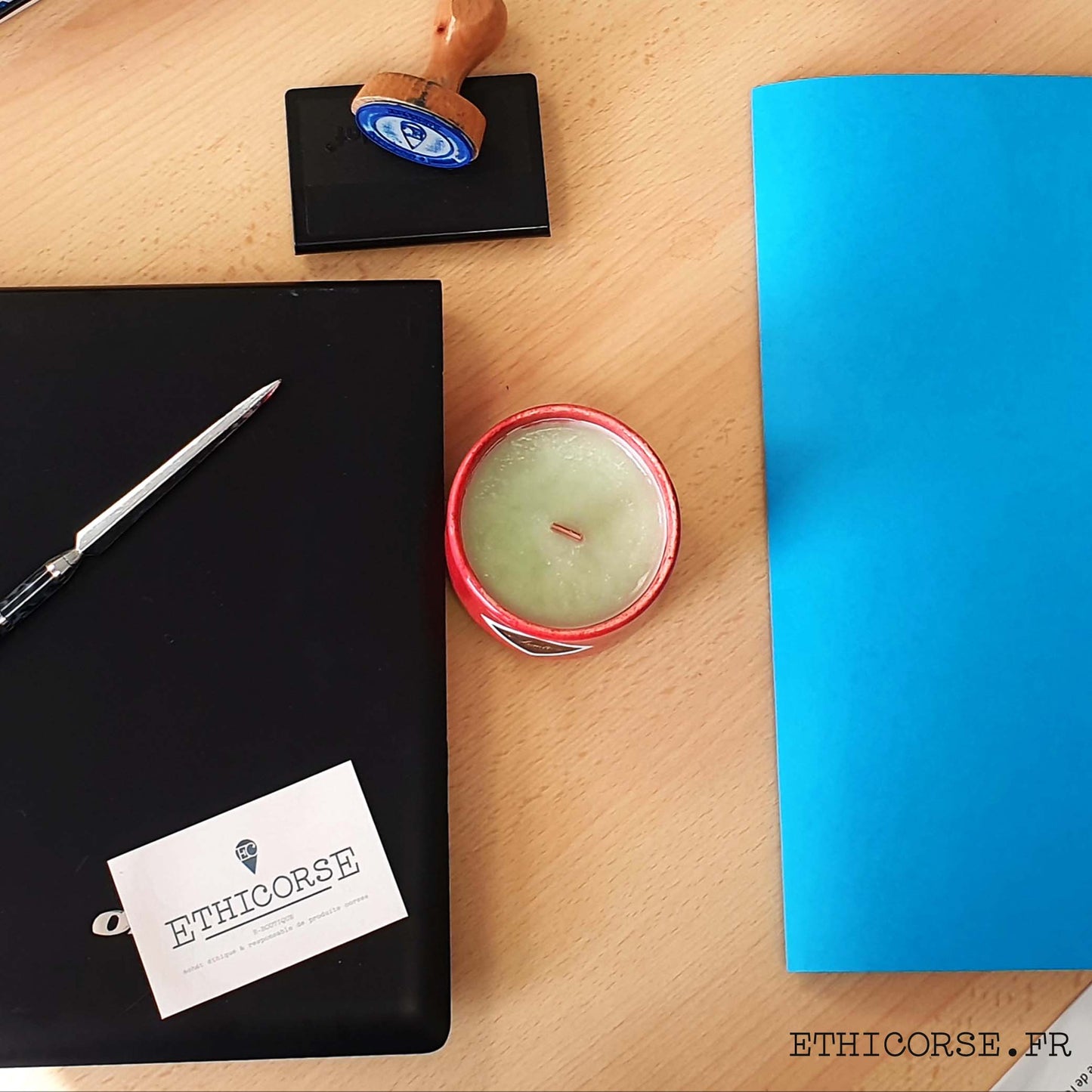 Lumii di corsica -mise en situation bougie bureau - ethicorse.fr