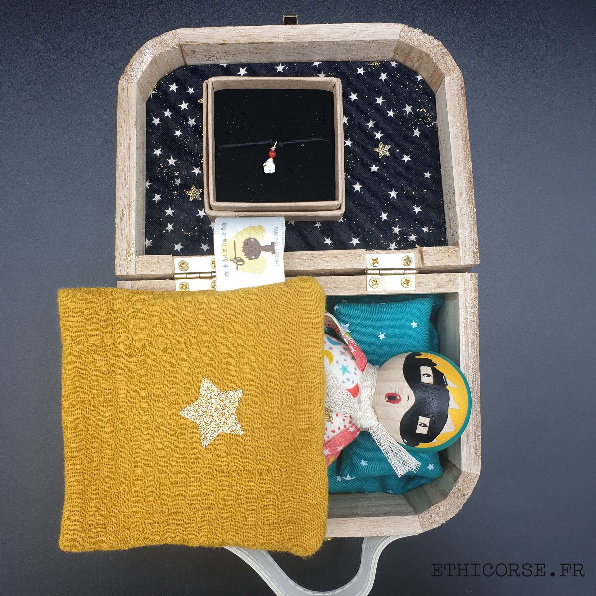 Germès - Ethicorse.fr - tête de bois et fêtu de paille - Coffret naissance