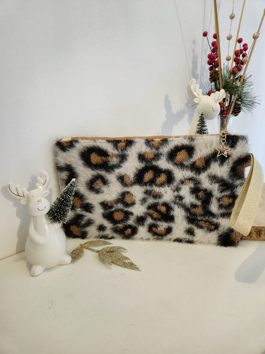 Pochette Léopard – Fait main à Ajaccio par Inde Stella (26 x 15 cm)